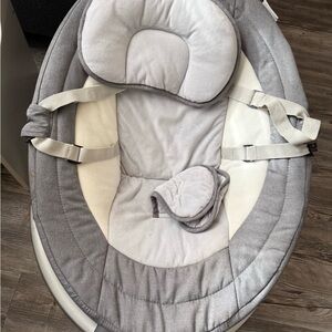 Cozy Gray and White Baby Seat